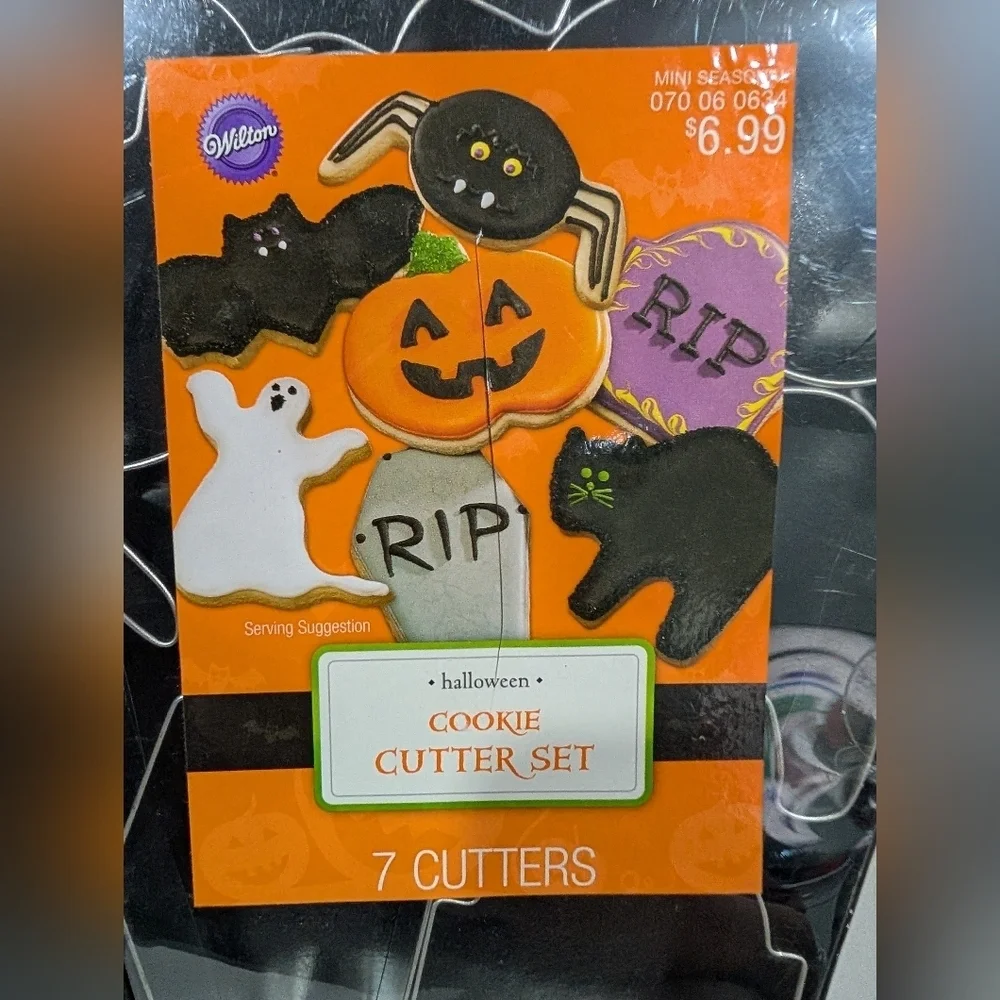 Wilton Halloween Cookie Cutter Set - Set of 7 - NEVER USED